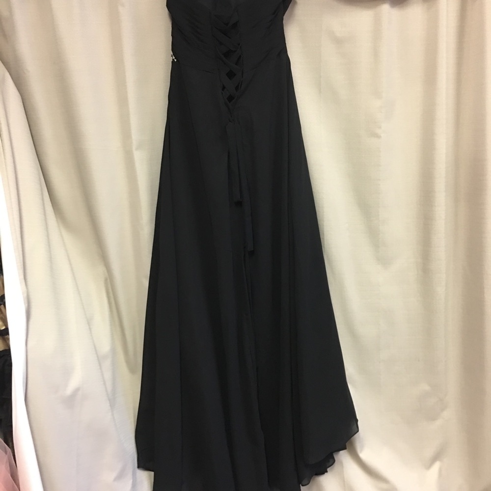 Dresses - Picture 2 of 3